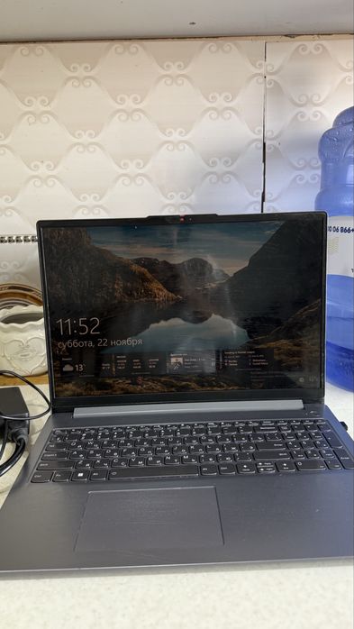 Ноутбук Lenova новый  зарядка есть в комплекте