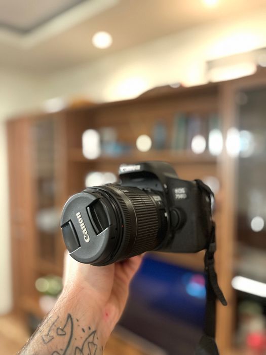 Продавам Canon EOS 750D + обектив Canon EF-S 18-55