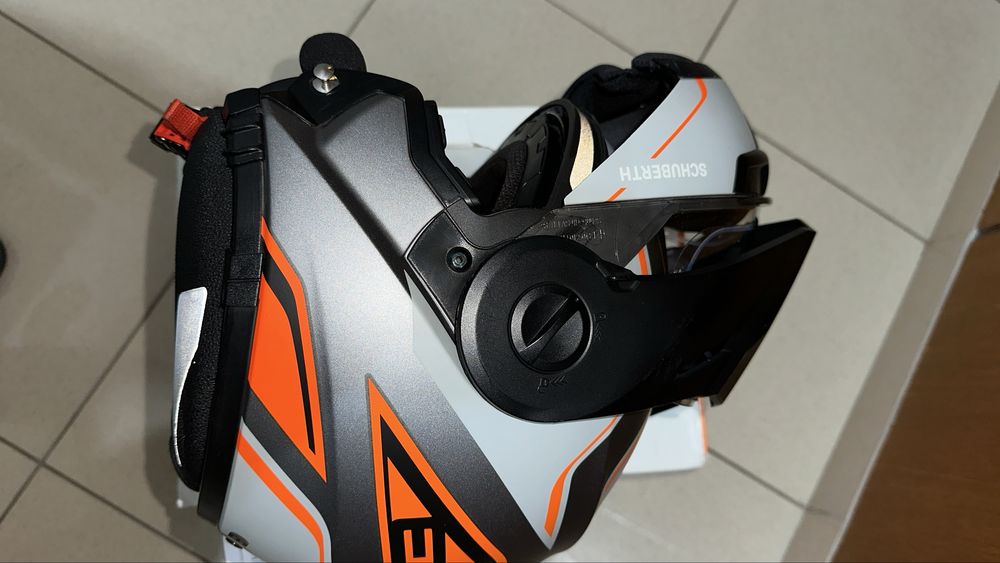 Мото каска Shuberth E1 + разговорно SENA.Размер М