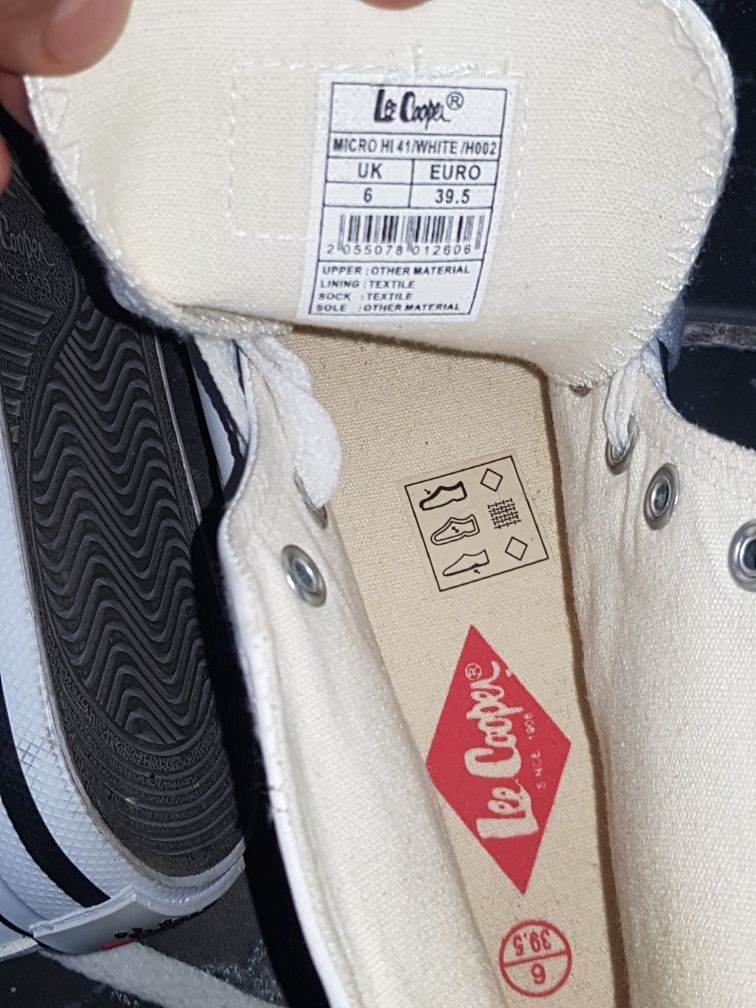 Tenisi inalti Lee Cooper ORIGINALi!
Culoare: Alb
Masura: 39,5
POZE REA