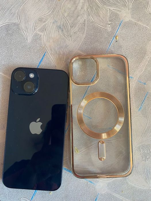 Vând iPhone 14 are și cutie