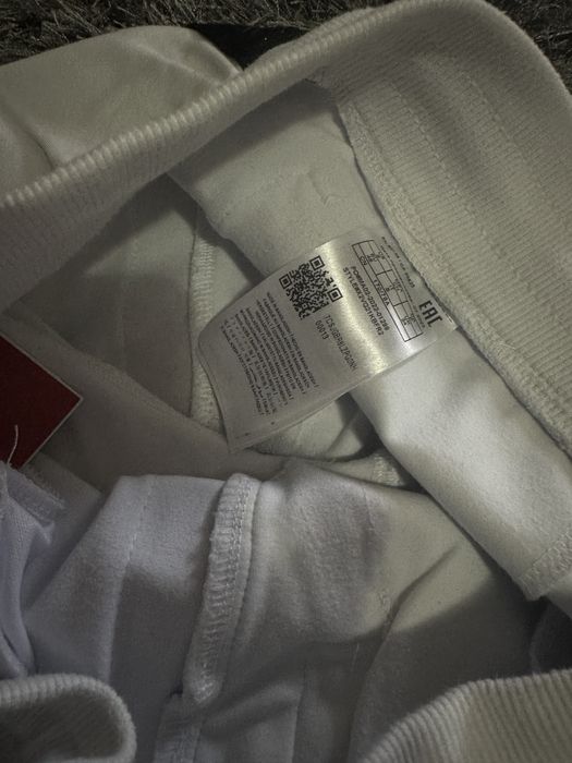 Vand Pantaloni Guess Nou cu eticheta