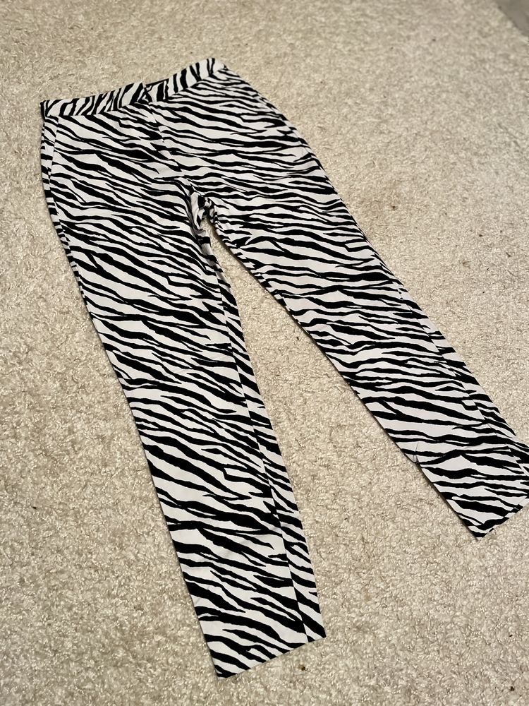 Pantaloni animal print  Zara