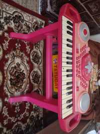 Vând pianina ,orga muzicală pe baterii pentru copiii ieftin la 150 de
