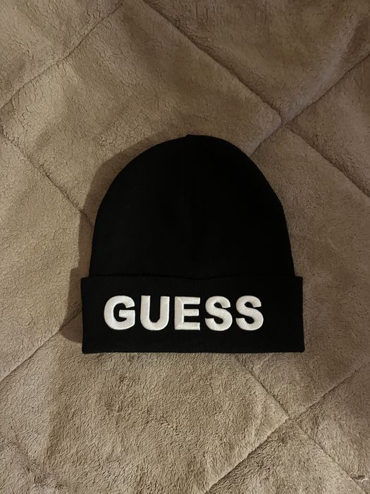 Оригинална шапка Guess