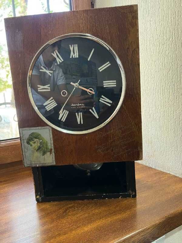 Антиквариат часы "Янтарь"
