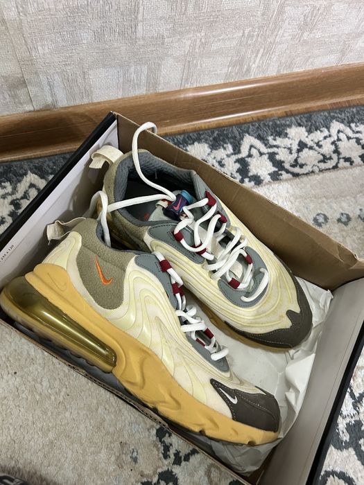 Кроссовки в хорошем состоянии, ношены 1 раз