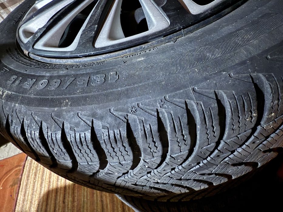 Anvelope iarna Michelin 185/60/R15 + jante tabla