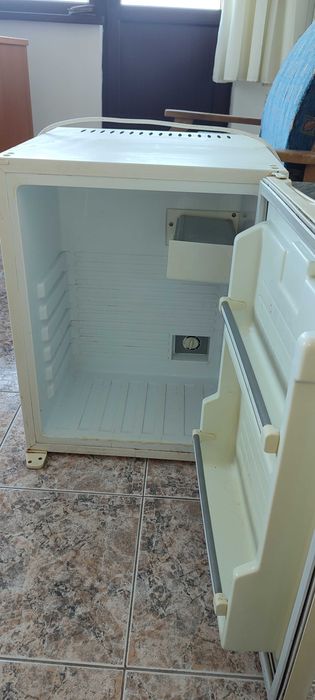 Продавам Мини бар хладилник Беко