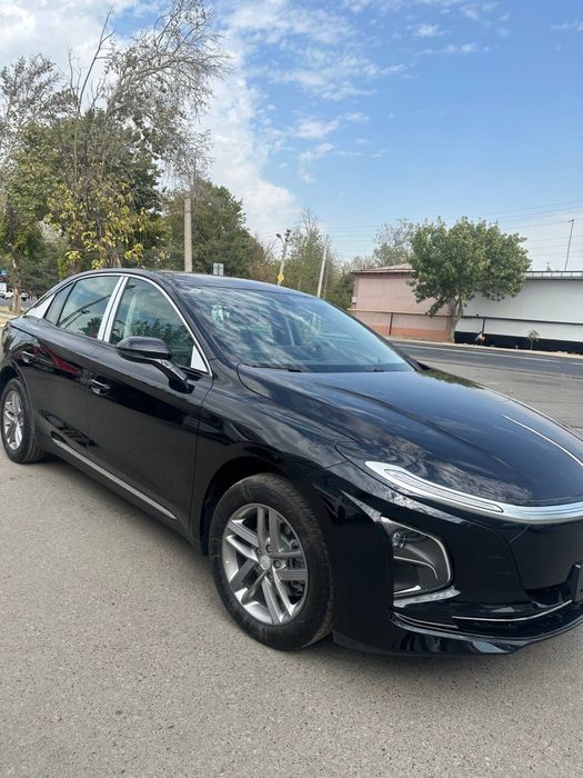 Hongqi E-QM5 рестайлинг 500km