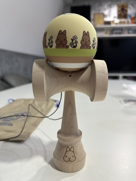Vând Kendama Cereal UNO Mod v2 Rethink Shape (nu sweets, europe, krom)