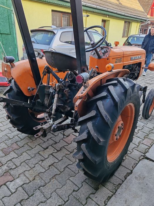 Tractor Fiat 215
