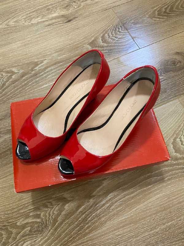 Продаются женские, красные туфли 37 размера