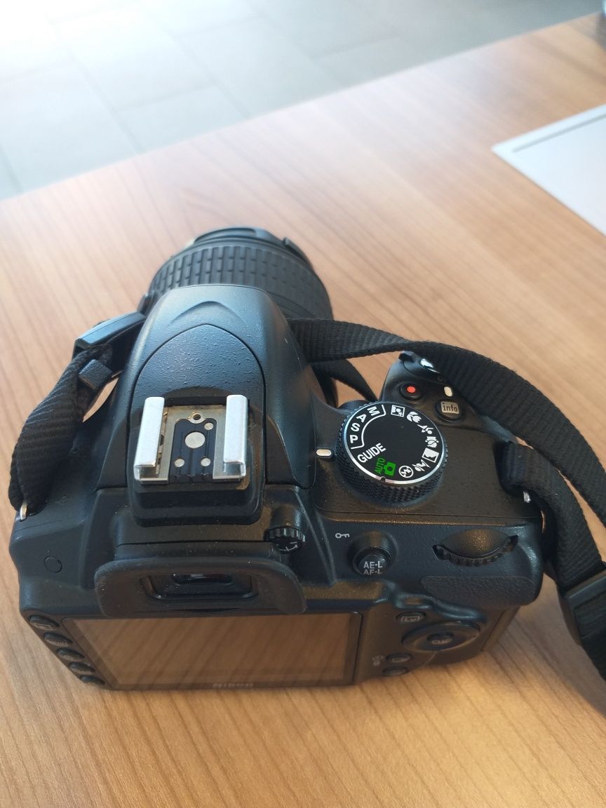 Vând Nikon D3200 +Obiectiv 18-55 MM AF-S DX