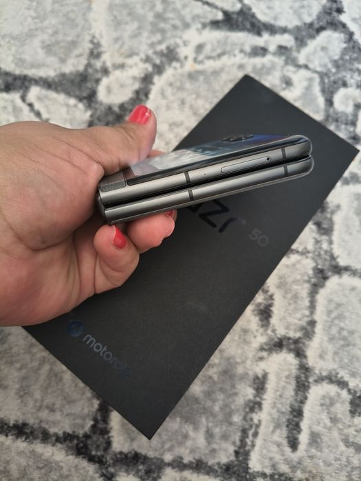 Motorola razr 50