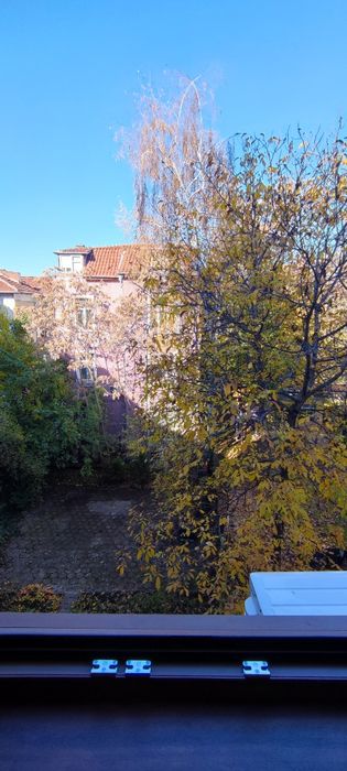 Отдава под наем двустаен апартамент в центъра на София