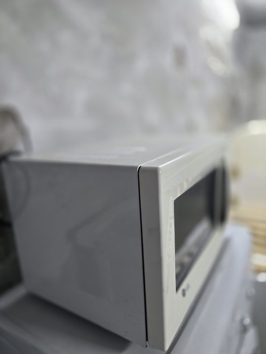 Микроволновую печь в хорошем состоянии