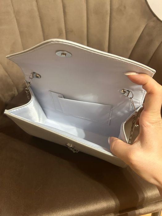 клъч сребърна чанта