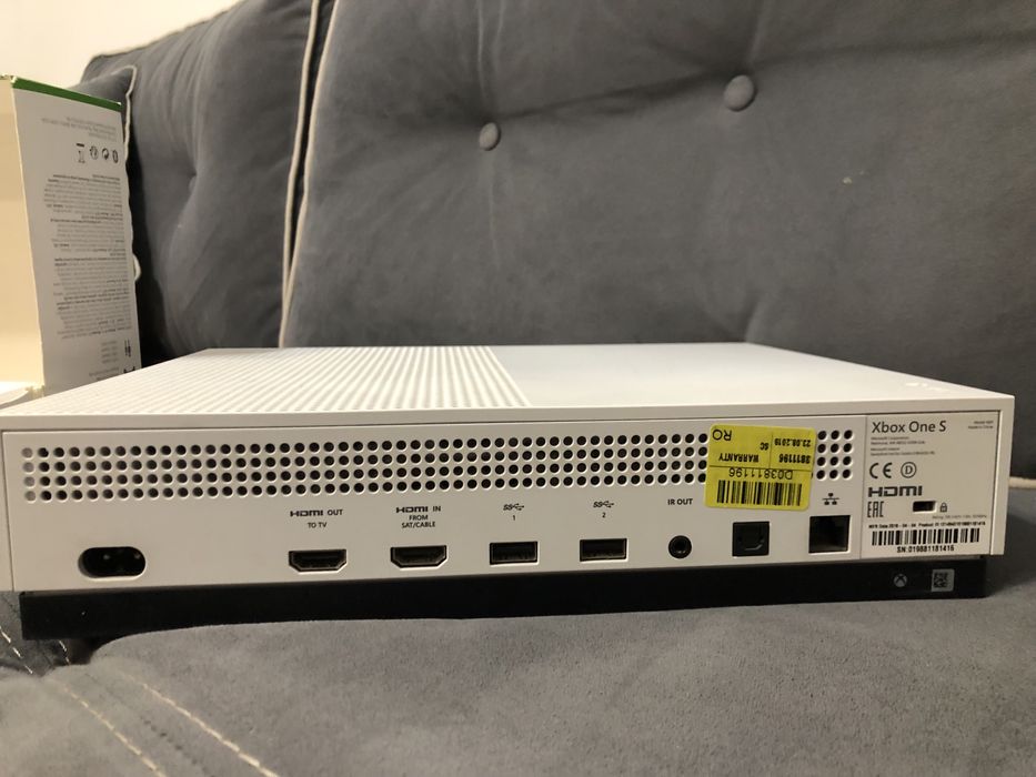 Consola xbox one in stare foarte buna intretinut bine, maneta pret bun