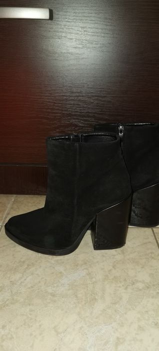 Ghete din piele intoarsa cu toc gros