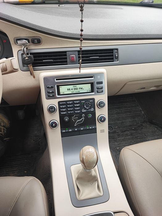 Vând Volvo  V 70