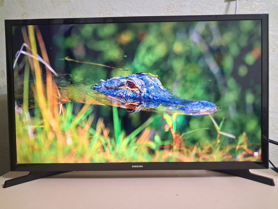 Samsung 32" UE32J4000АК