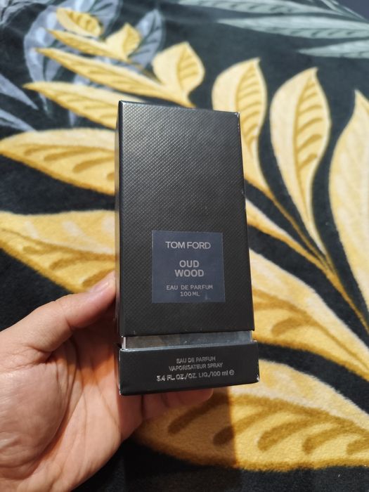 Vând parfum Tom Ford