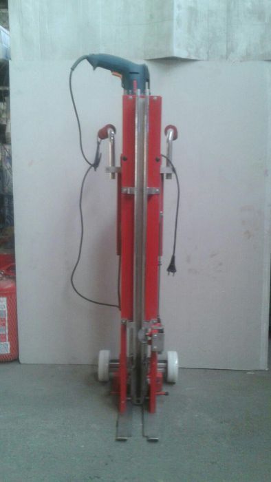 Mașină de montat dibluri pentru hidroizolație