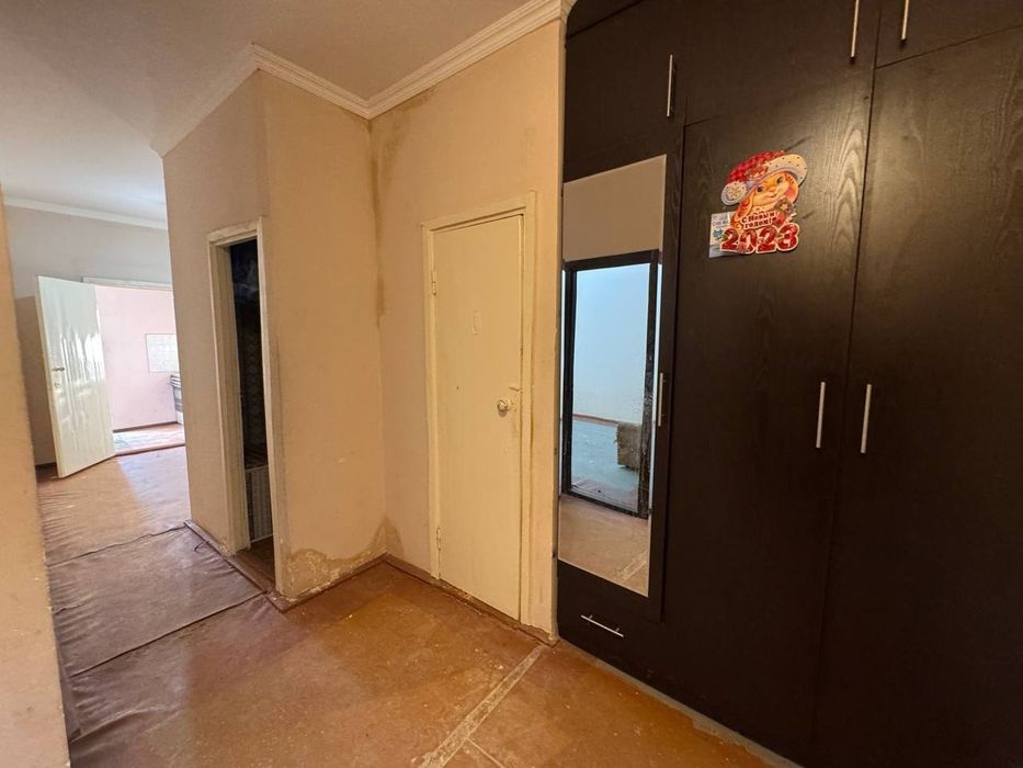 2 xona 6 metr balkonli kvartira sotiladi