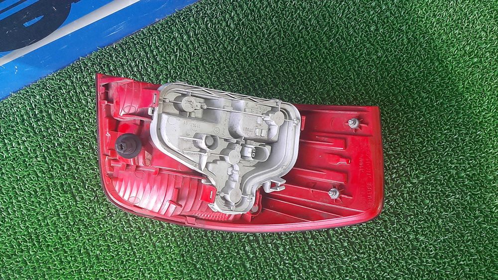 stop dreapta audi a3 8P0