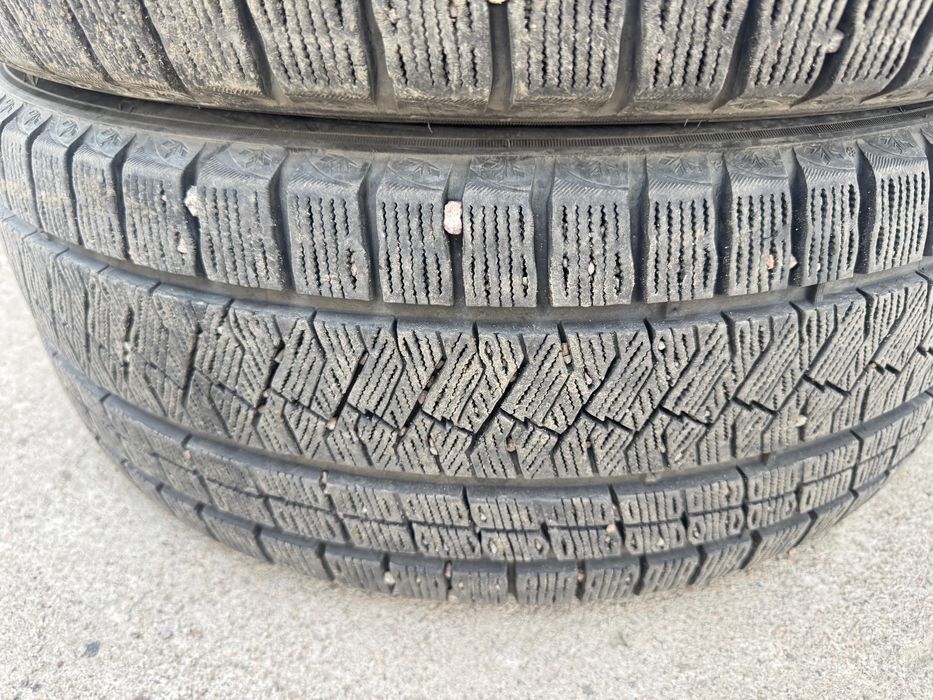 Продам зимний комплект шин
