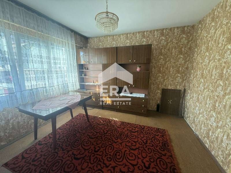Двустаен панелен апартамент за продажба, с отделна кухня, в кв. Младос