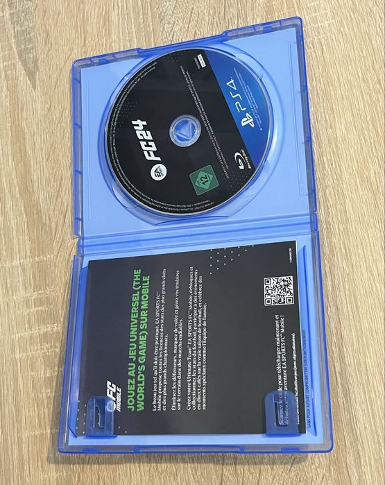 PlayStation 4 Slim + Controller + Joc FC24 – Stare excelentă!