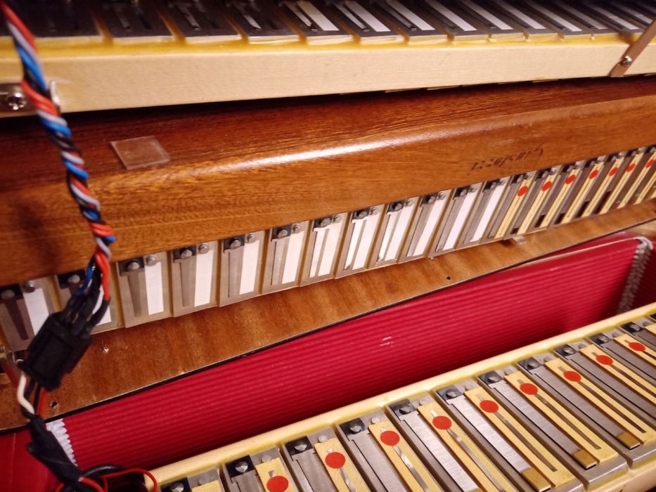 Acordeon Giustozzi 5/5 - cassotto dublu - amplificare Musictech - 2023