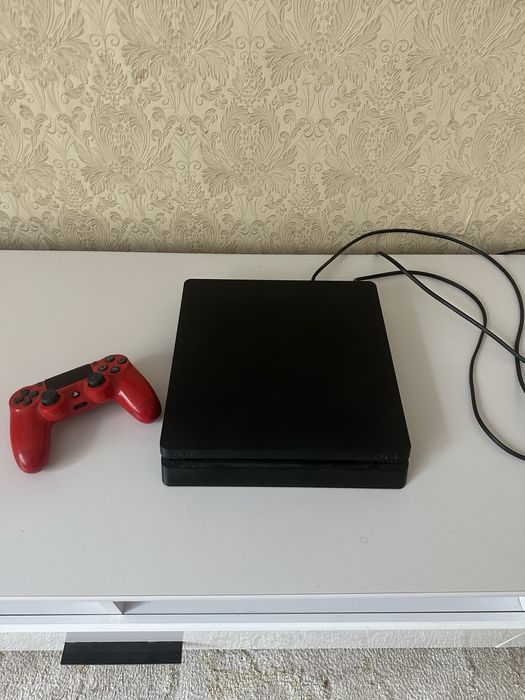 Продам Sony PlayStation 4 в идеальном состоянии