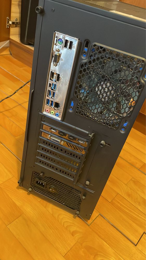 Настолен геймърски rgb компютър.