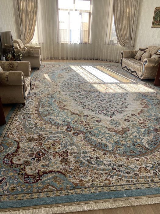 Ковер размером 4* 7 , чистый в хорошем состояние