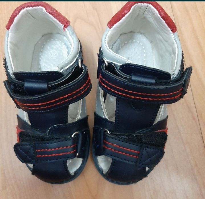 Sandale numarul 20