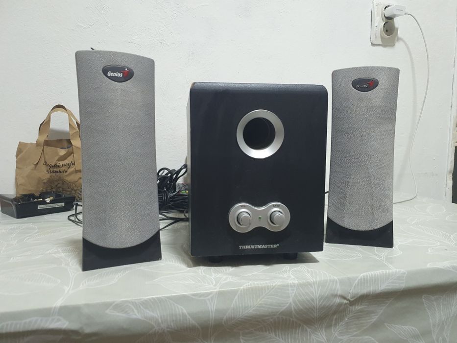Sistem audio Thrustmaster 2.1 + 2 boxe Genius – complet funcțional