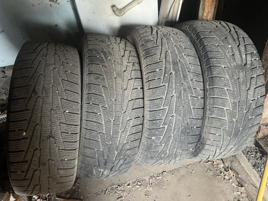 Зимние шины Nokian на внедорожник R17