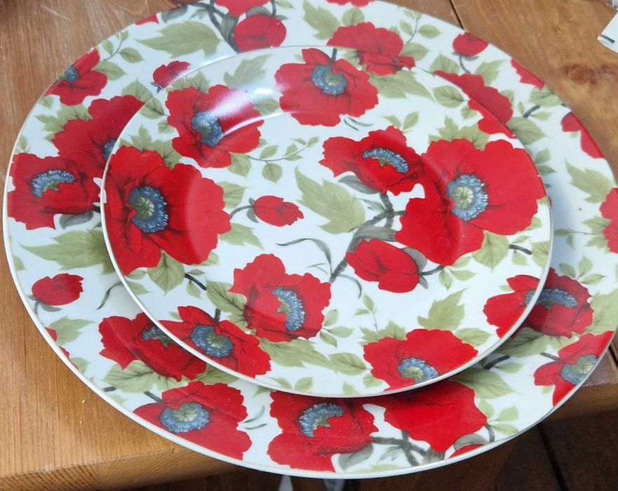 Farfurii intinse mari si mijlocii