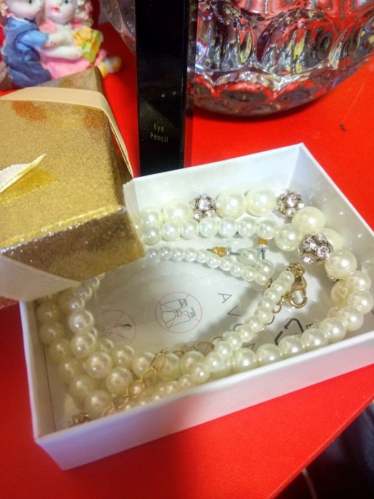 Нов сет колие,гривна и обеци  с перли и бели камъчета Gabby Pearl