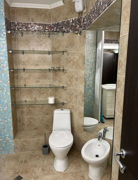 Дава се под наем Двустаен апартамент в Бургас, Лазур - 60 кв.м за 425 € - Снимка #2