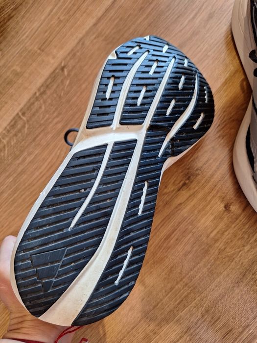 Продавам адидас маратонки