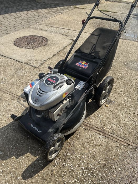 Masina de tuns iarba Briggs Stratton