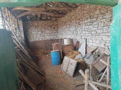 Селска КЪЩА с 1345 м² двор, гараж и стопански постройки. От СОБСТВЕНИК