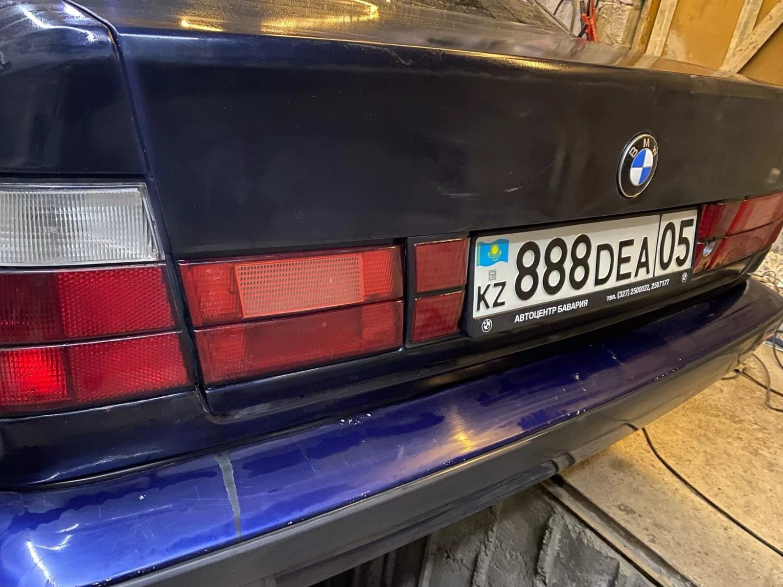 Тюнинг для BMW 5 серии (E34) Бленда красная , подномерник