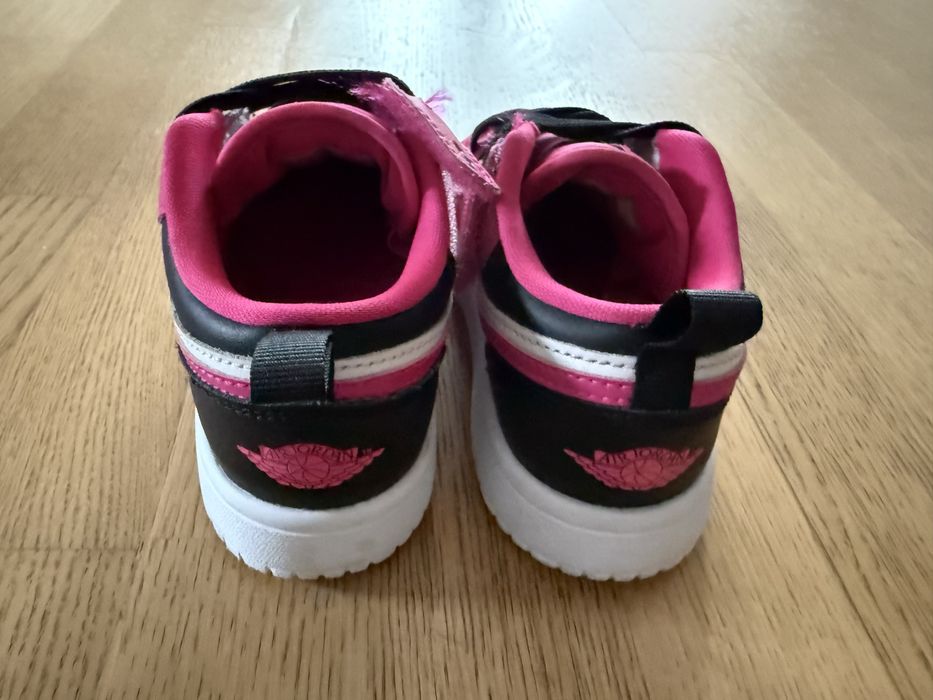 Nike Air Jordan 1, roz, marimea 31