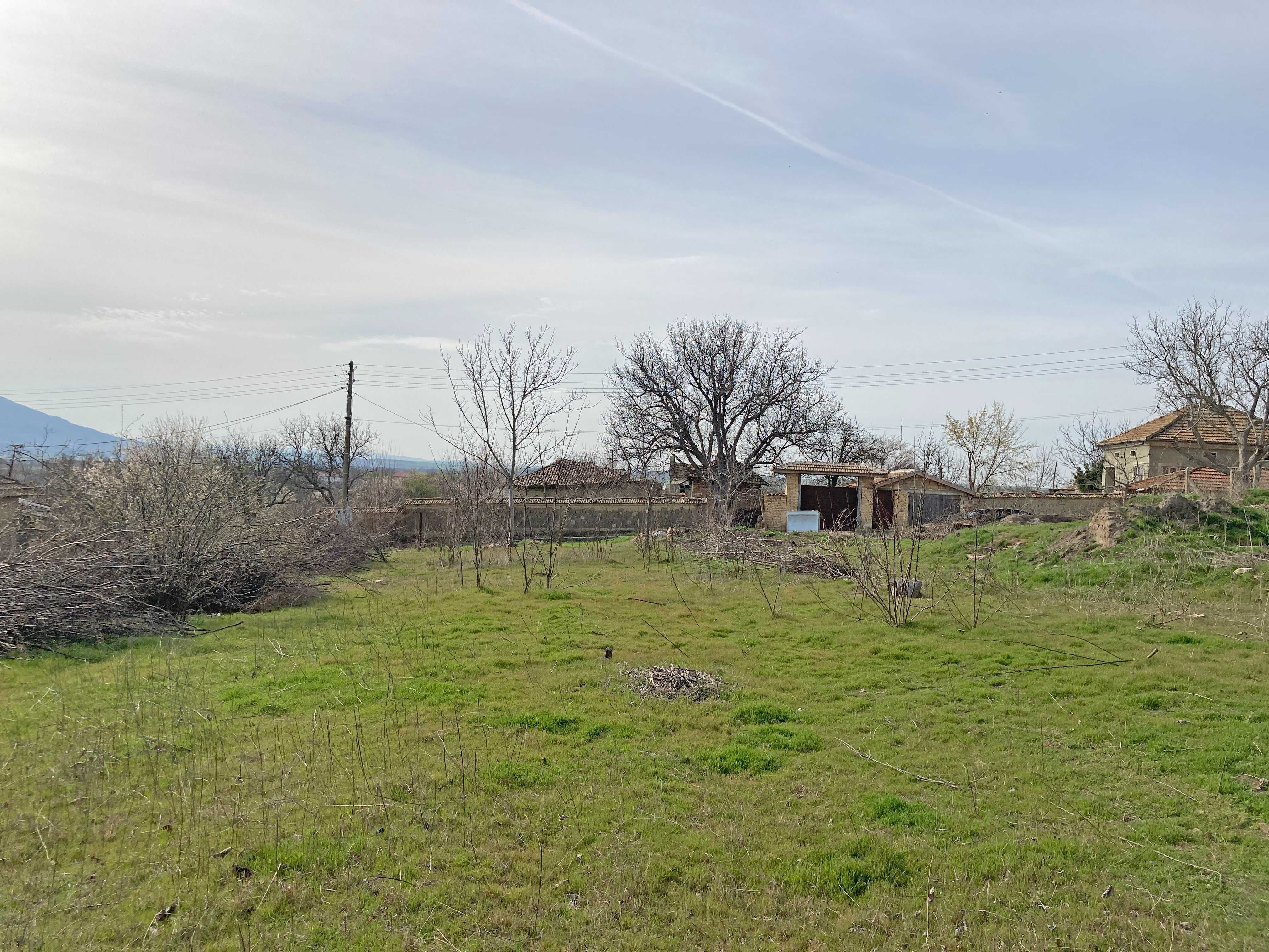 Продава парцел 1 дка в с. Енево (общ. Нови пазар, обл. Шумен). С вода!