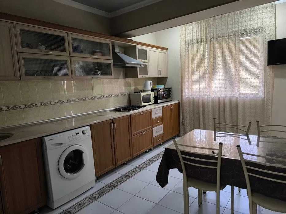 R4 Сдаётся квартира 2/6/9 на Мирабадский ЦУМ!